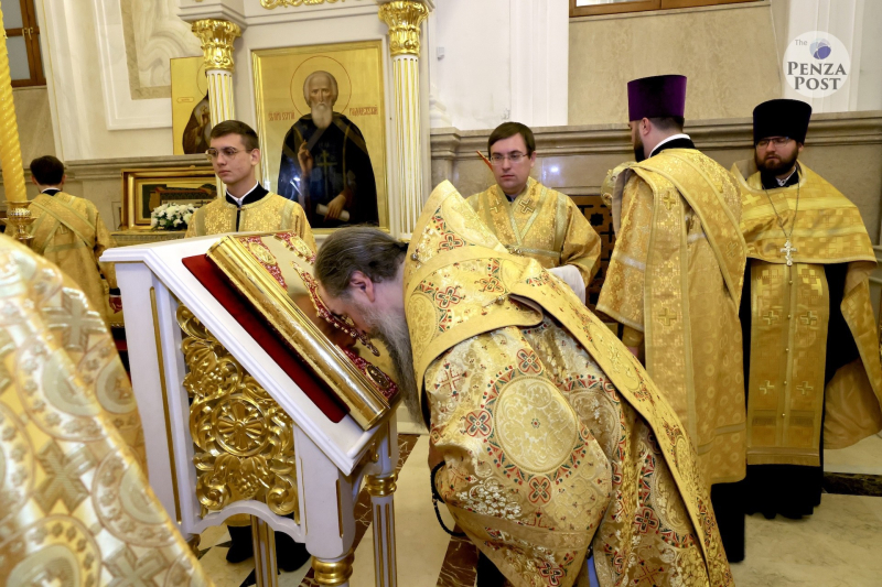 В канун Недели 22-й по Пятидесятнице митрополит Серафим совершил всенощное бдение в Спасском кафедральном соборе