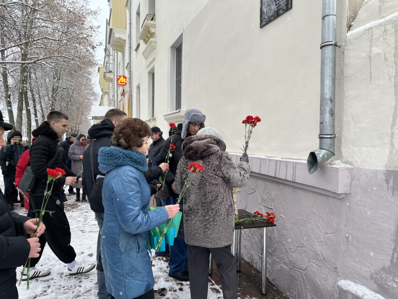 В Кузнецке появилась мемориальная доска в память о Михаиле Степановиче Чистякове