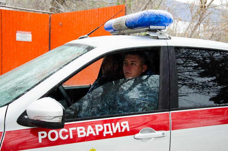 В Пензе росгвардейцы доставили в полицию нетрезвого хулигана, устроившего громкий скандал в магазине