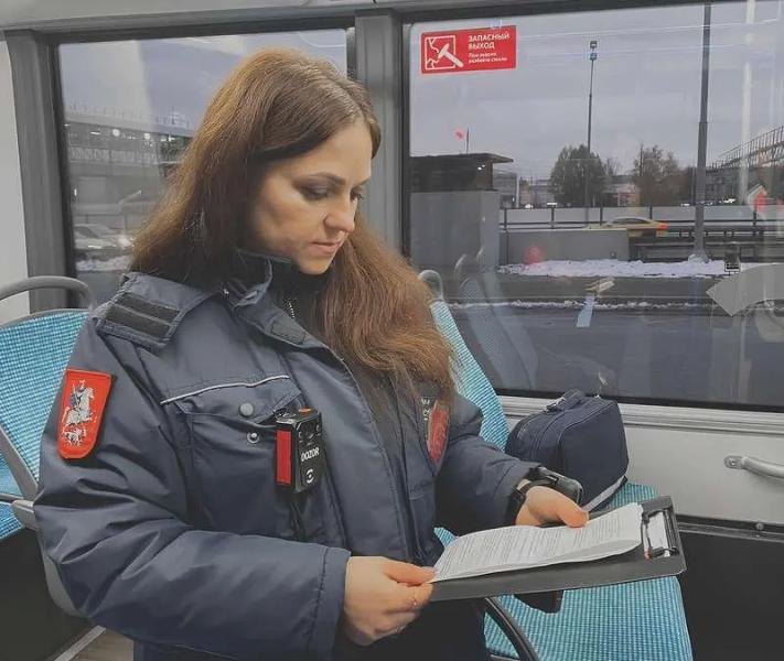 Более 150 безбилетников выявили в ходе проверок у станции метро «Владыкино»