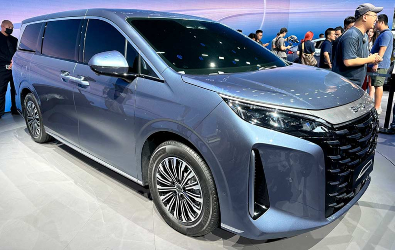 BYD Xia (2024-2025) - фото, цена, характеристики минивэна