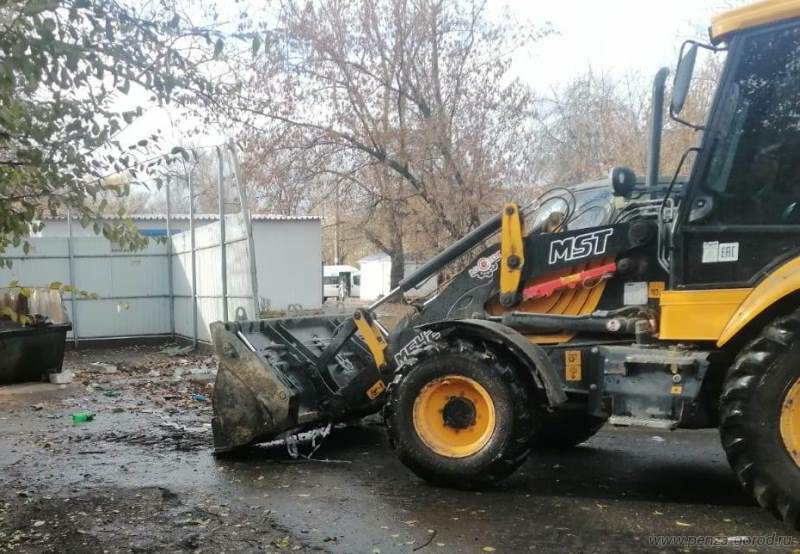 В Пензе продолжают ликвидировать несанкционированные навалы мусора